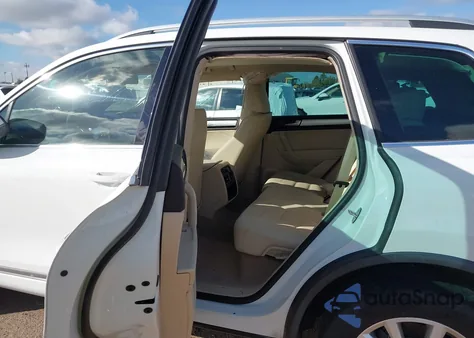 2014 Volkswagen Touareg Sport W/Nav из США, поврежденный, VIN WVGEF9BP2ED010785